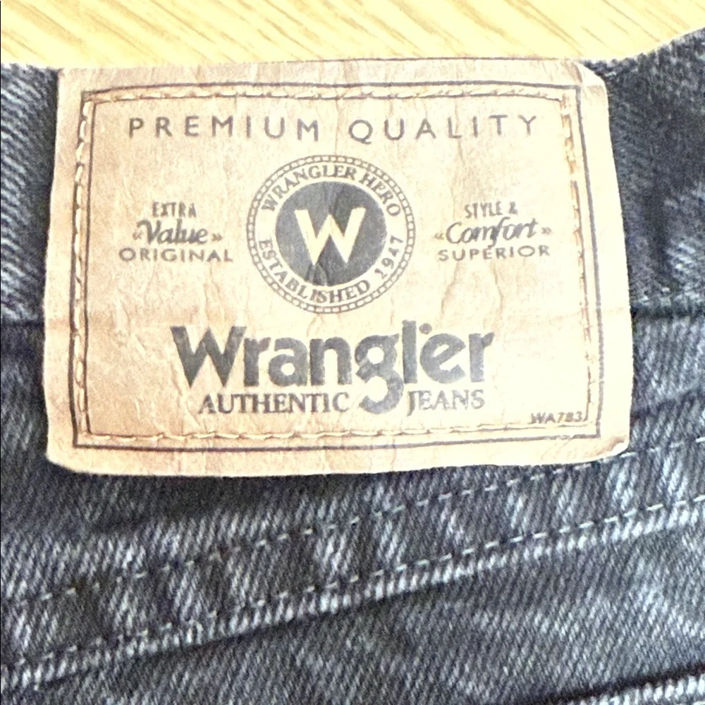 Wrangler Men’s 44 Black Denim Jean Shorts Relaxed Fit Cotton Y2K